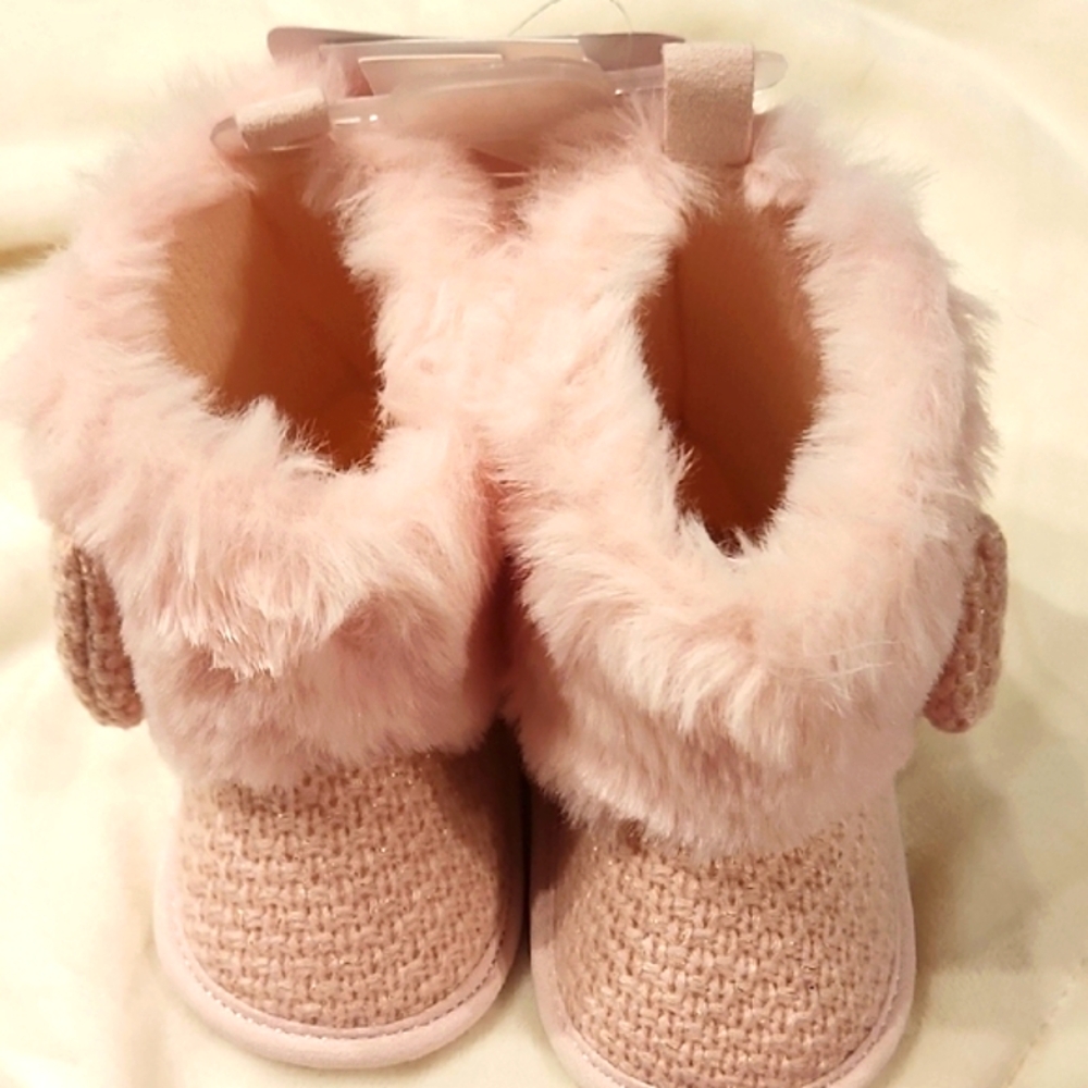 Cozy Pink Fur Baby Booties - Picture 3 of 8
